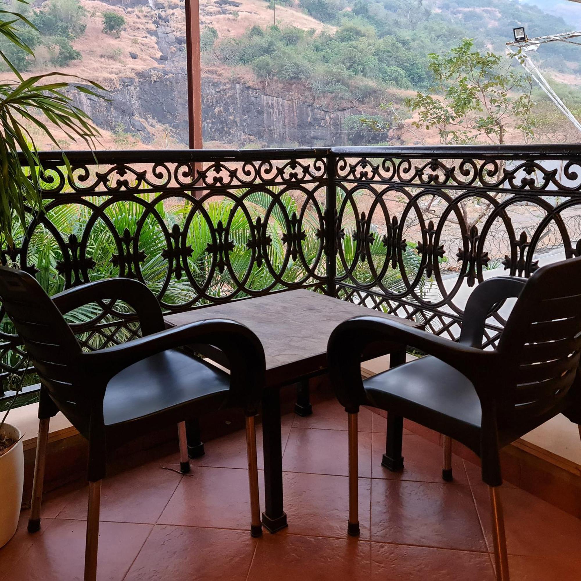 Misty Meadows, Lonavala Hotel Exterior photo
