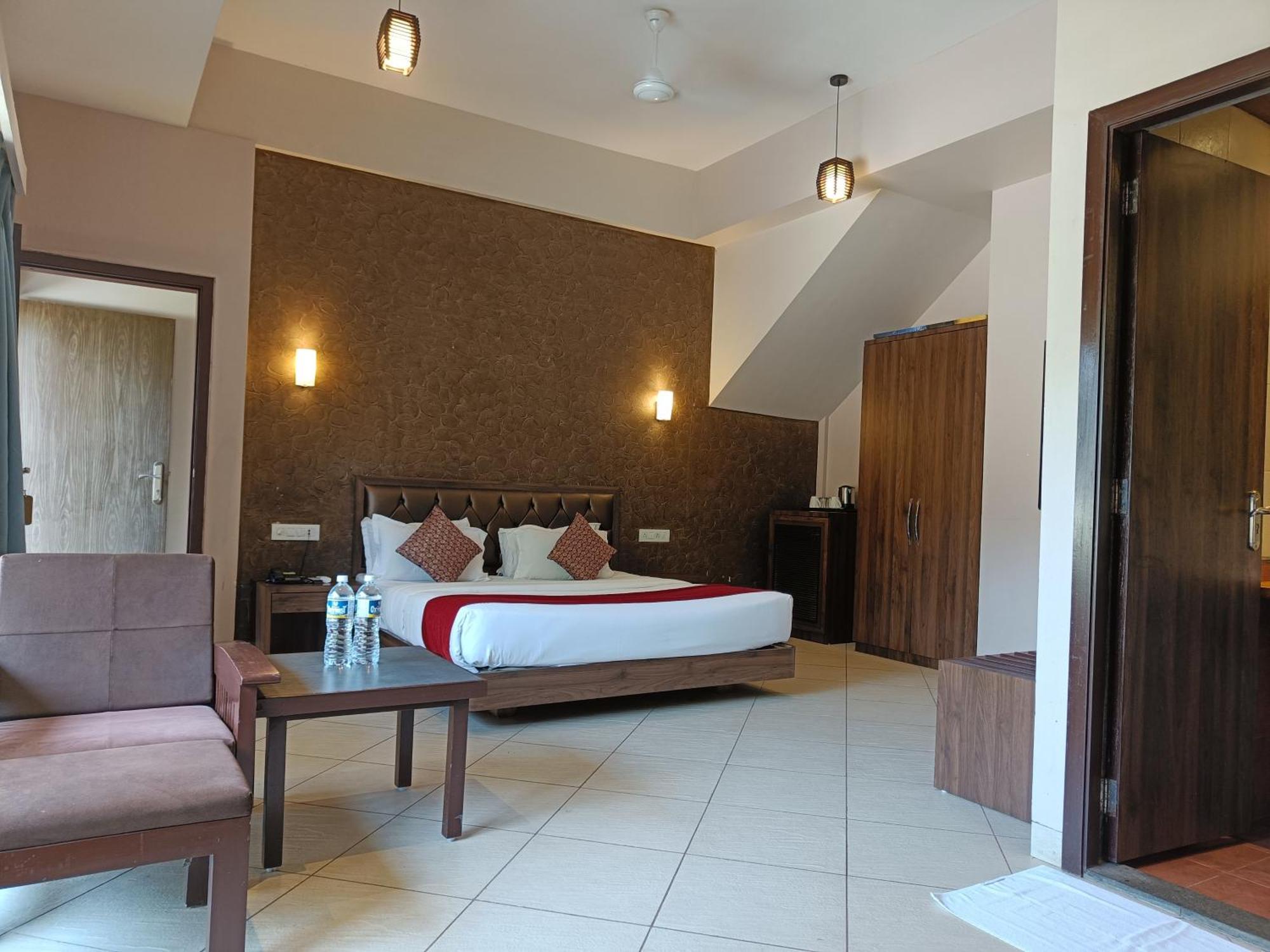 Misty Meadows, Lonavala Hotel Exterior photo