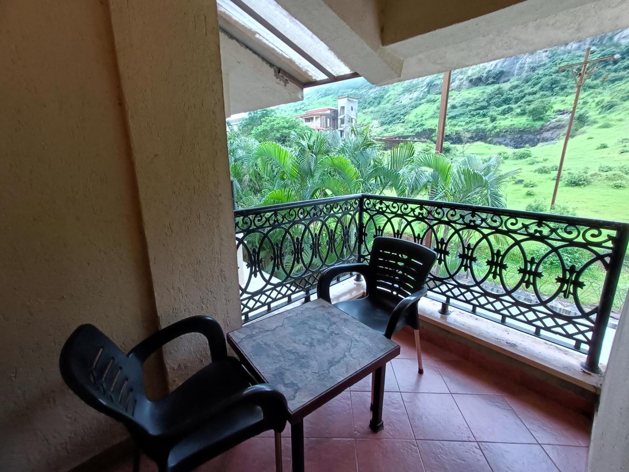 Misty Meadows, Lonavala Hotel Exterior photo
