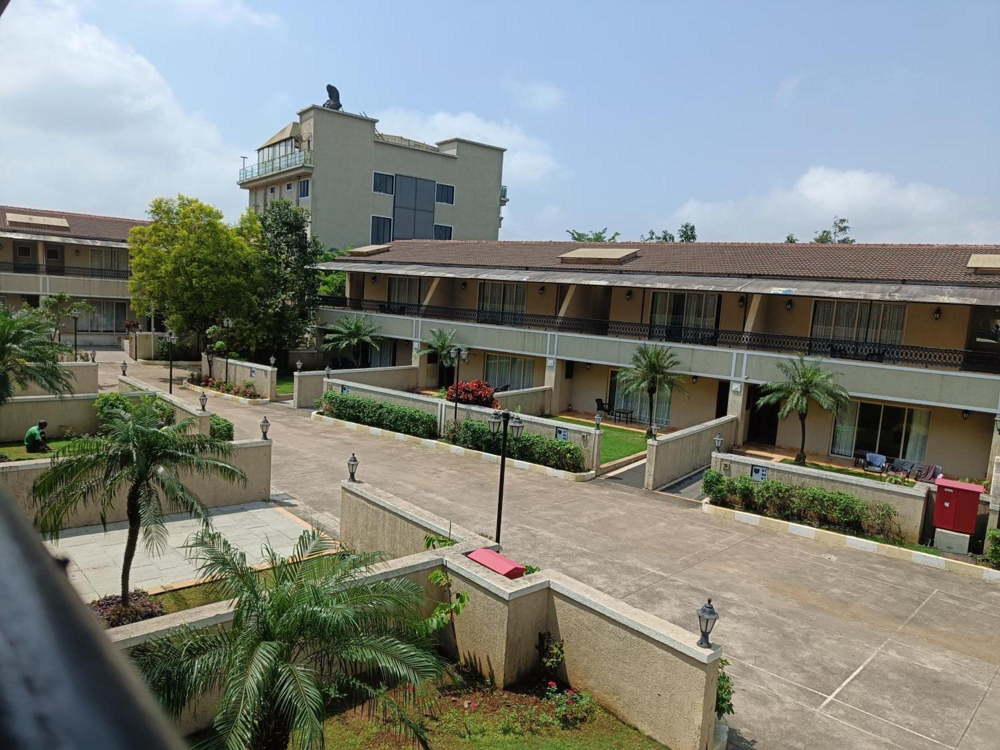 Misty Meadows, Lonavala Hotel Exterior photo