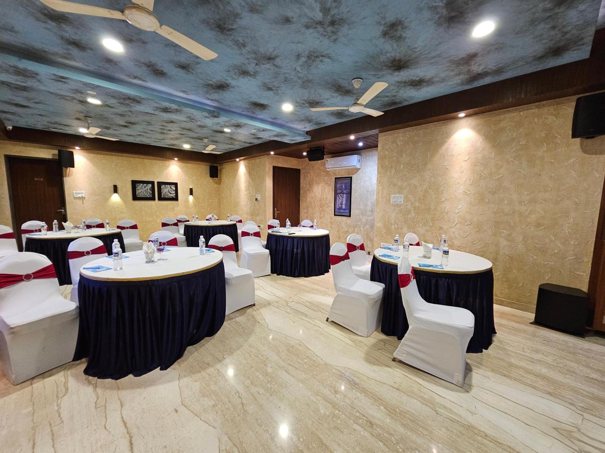 Misty Meadows, Lonavala Hotel Exterior photo